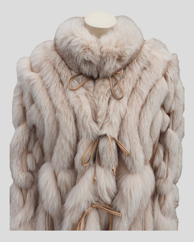 Reversible Light Ruby Dyed Hide-Out Fox Fur Coat - close up on collar